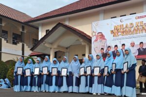 Kaprodi IAT STIQ As-Syifa Raih Penghargaan Dosen Terbaik 2025